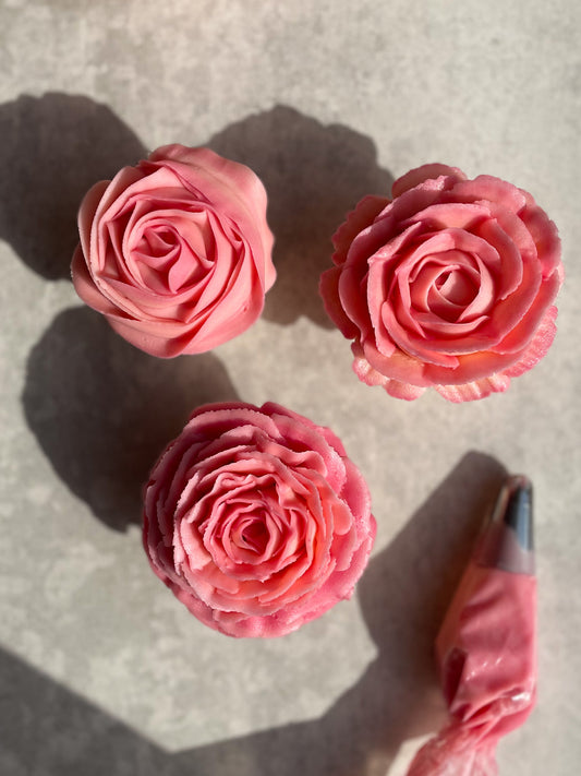 A Trio of Buttercream Roses - Tutorial